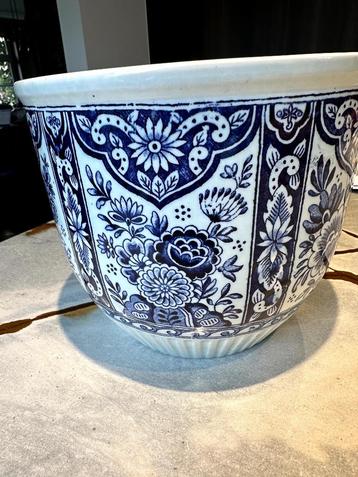 Delfts blauwe bloempot Royal Sphinx beschikbaar voor biedingen