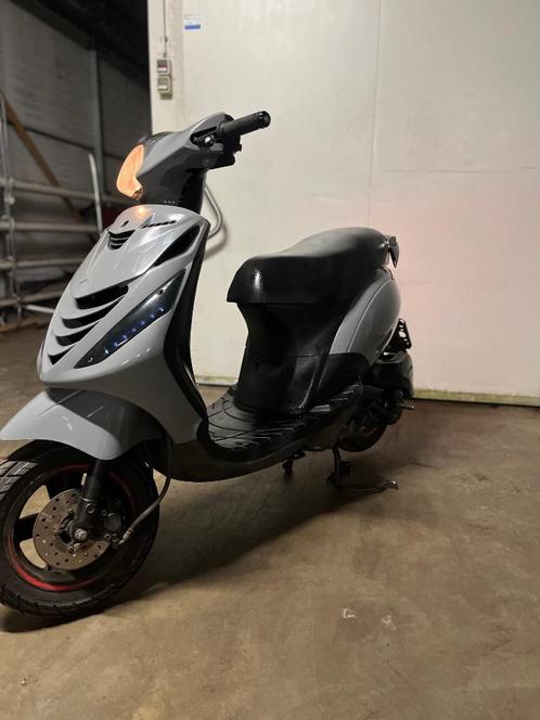 Zip 4 takt 2017 B klasse, Fietsen en Brommers, Scooters | Piaggio, Zo goed als nieuw, Zip, Klasse B (45 km/u), Benzine, Ophalen