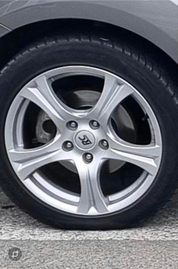 Pneus sur jantes 5x14.3 beschikbaar voor biedingen