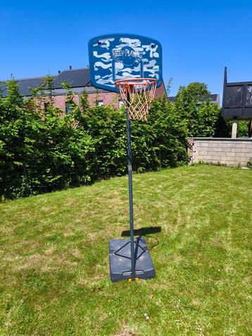 Basketbalring beschikbaar voor biedingen