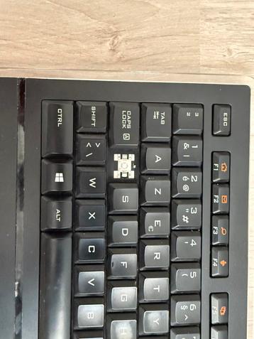 Clavier logitech rétroéclairé, Enlèvement, Utilisé