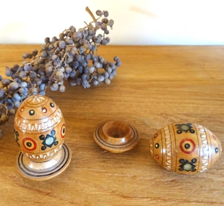 2 oeufs de Pâques orhtodoxes Pysanky Pisanki. Bois fait main, Divers, Pâques, Utilisé, Enlèvement ou Envoi
