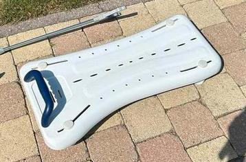 Badzitje met handvat beschikbaar voor biedingen