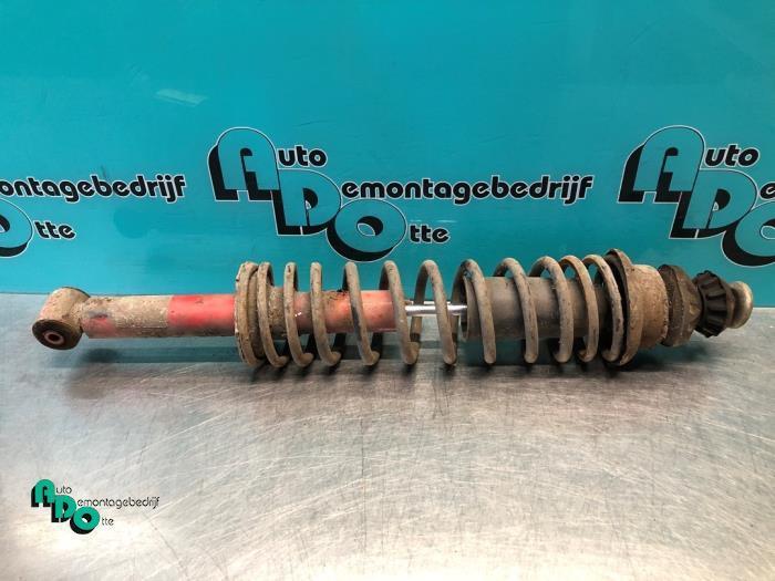 Schokdemperpoot rechts-achter van een Volkswagen Golf (Golf, Auto-onderdelen, Ophanging en Onderstel, Volkswagen, Gebruikt, 3 maanden garantie