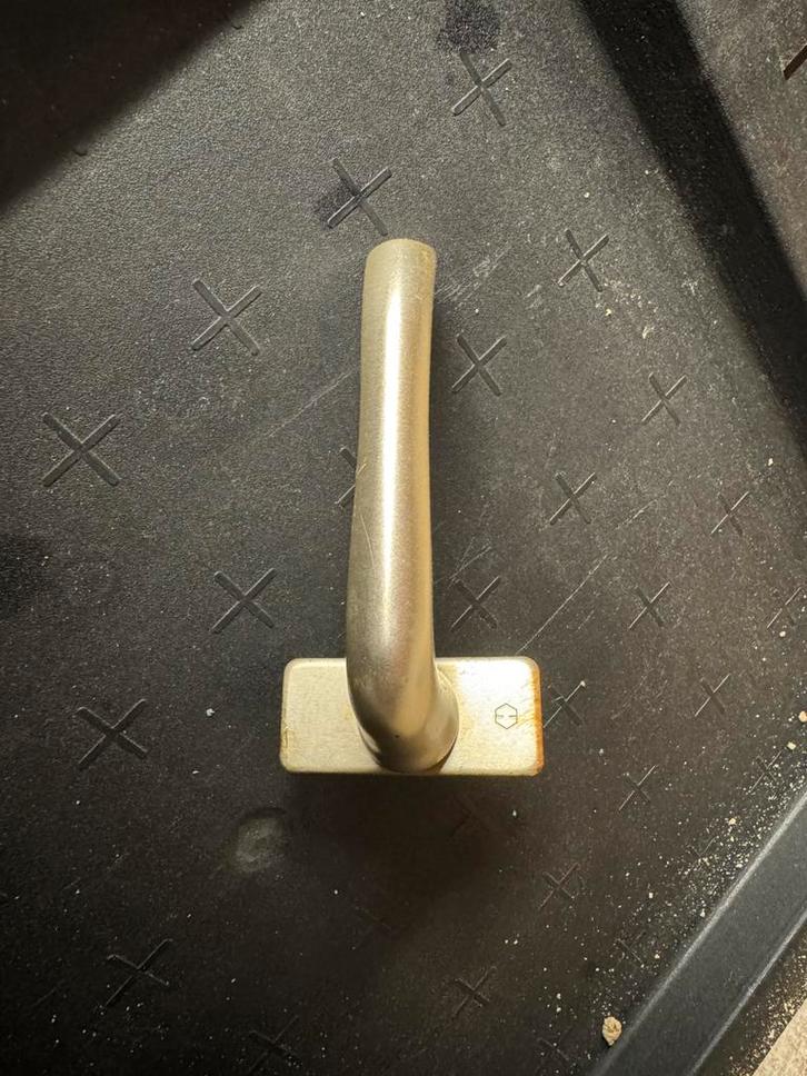 Raamsluiting 8  stuks, Doe-het-zelf en Bouw, IJzerwaren en Bevestigingsmiddelen, Zo goed als nieuw, Verzenden