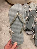 57 paar grijze slippers, Kleding | Dames, Schoenen, Ophalen, Nieuw, Grijs, Slippers