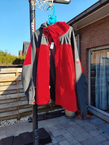 Regenjas the north face rood beschikbaar voor biedingen