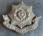 Britse Easy Yorkshire Regiment plastic cap badge, Collections, Enlèvement ou Envoi