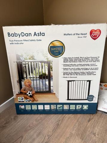 NIEUW klemhekje/deurhekje BabyDan Asta supreme line te koop! beschikbaar voor biedingen