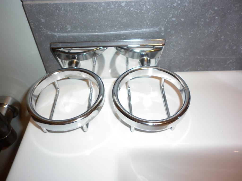 dubbele wandhouder in chroom met ronde opening, Ophalen of Verzenden, Chroom