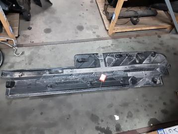 ANKERPLAAT LINKS VOOR Mercedes-Benz C (W204) (A2046101308) beschikbaar voor biedingen