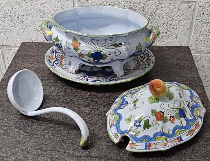 Grote Italiaanse handgeschilderde keramische soepterrine — O, Antiek en Kunst, Antiek | Porselein, Ophalen of Verzenden