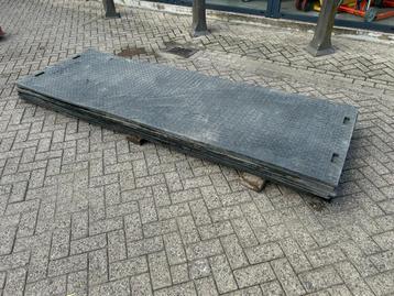 Kunststof rijplaat/kunststof rijplaten 300x100CM gebruikt beschikbaar voor biedingen