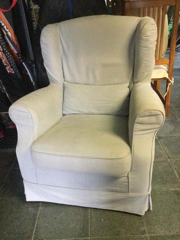 Fauteuil confortable disponible aux enchères