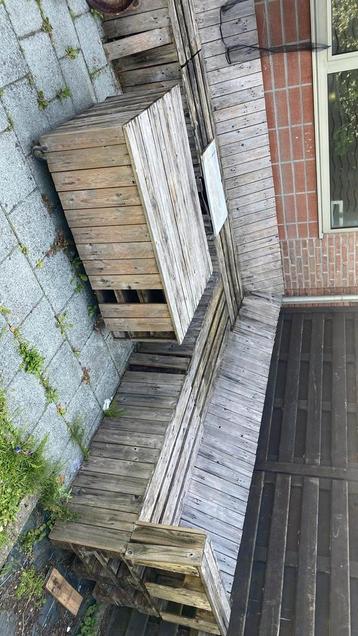GRATIS HOUTEN ZITHOEK/ paletten beschikbaar voor biedingen