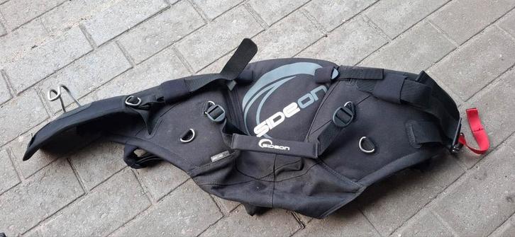 Harnas sideon en tribord, Watersport en Boten, Kitesurfen, Zo goed als nieuw, Ophalen