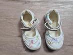 Witte schoenen met vlinderprint (Okidoki) maat 20, Kinderen en Baby's, Schoentjes, Meisje, Ophalen of Verzenden, Zo goed als nieuw