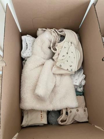 Verhuisdoos vol babykleding maat 50 - 56  beschikbaar voor biedingen