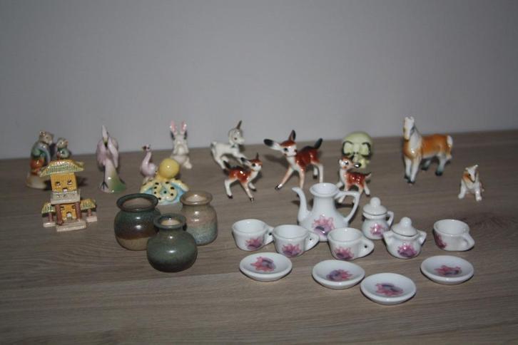 Lot v 27 oude stenen beeldjes ,dieren ,pot ,servies(2-6 cm), Verzamelen, Overige Verzamelen, Zo goed als nieuw, Ophalen of Verzenden