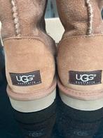 UGG Australia NIEUW maat 40, Kleding | Dames, Hoge laarzen, Beige, Nieuw, Ophalen of Verzenden