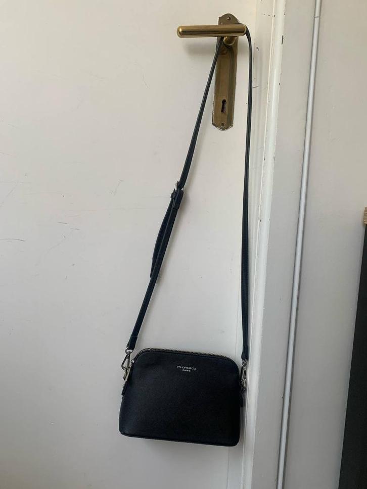 zwarte schoudertasje van Flora & Co, Handtassen en Accessoires, Tassen | Schoudertassen, Gebruikt, Zwart, Ophalen of Verzenden