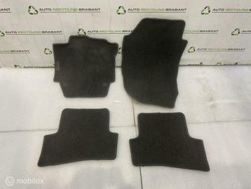 Mattenset Renault Captur 1 ORIGINEEL 8201394366 beschikbaar voor biedingen