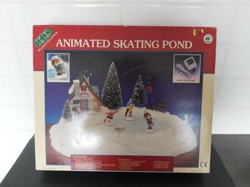 Lemax Schaatsbaan Animated Skating Pond 54106 Kerstdorp