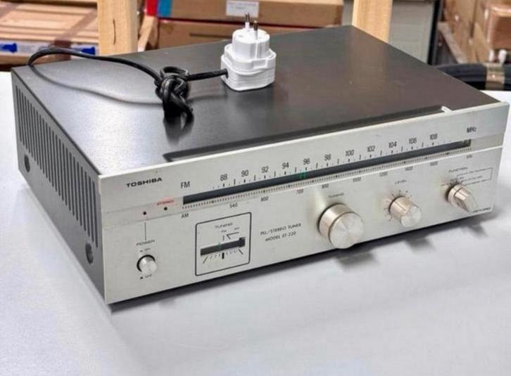 TOSHIBA ST-220 ST220 vintage stereo am-fm tuner pll japan, Audio, Tv en Foto, Tuners, Zo goed als nieuw, Analoog, Ophalen of Verzenden