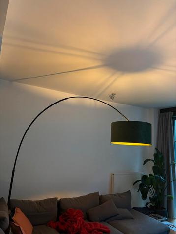 Booglamp beschikbaar voor biedingen