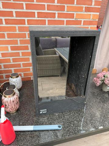 Terrarium beschikbaar voor biedingen