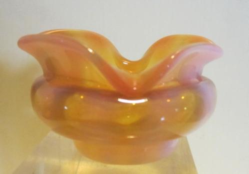Antiek Monot & Stumph zoutvaatje opaliserend glas (1), Antiek en Kunst, Antiek | Glaswerk en Kristal, Verzenden