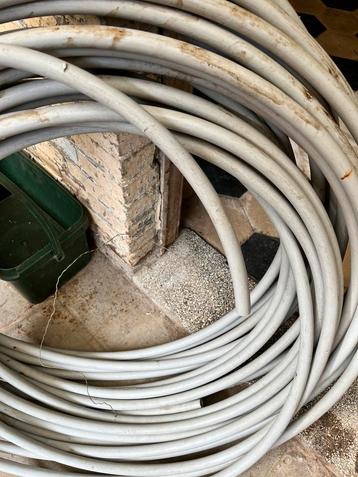 Electriciteitsbuis beschikbaar voor biedingen