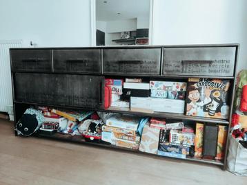 Buffet style industriel beschikbaar voor biedingen