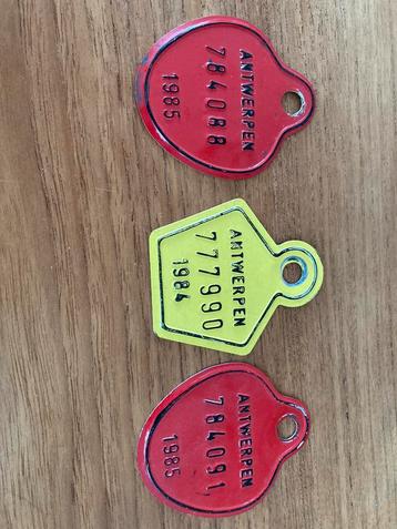 3 fietsplaten van Antwerpen ‘84 en ‘85 beschikbaar voor biedingen