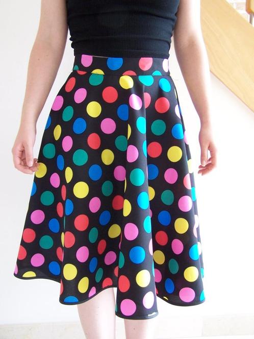 Rock and Roll' rok met gekleurde stippen, Kleding | Dames, Rokken, Zo goed als nieuw, Overige kleuren, Knielengte, Ophalen of Verzenden
