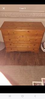 Commode en pin massif 4 tiroirs., Maison & Meubles, Enlèvement ou Envoi, Comme neuf, Pin