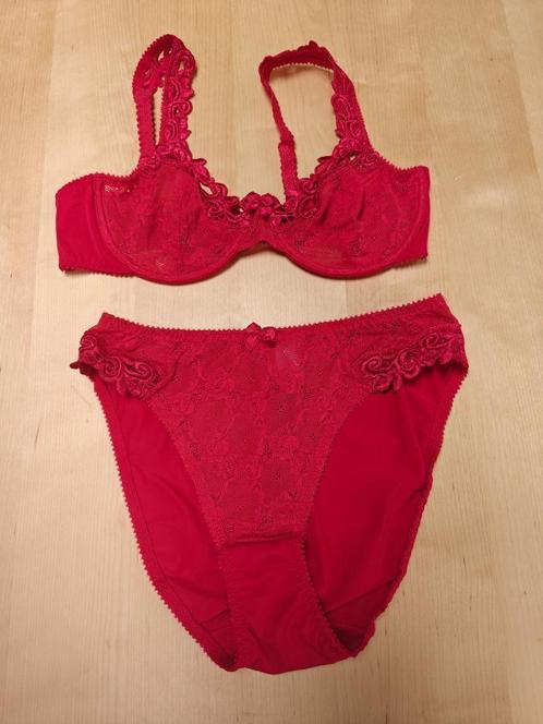 Lingerieset rood maat B80 + M, Nieuw!, Kleding | Dames, Ondergoed en Lingerie, Setje, Rood, Ophalen of Verzenden