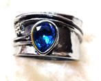 Nieuwe ring edelstaal, Handtassen en Accessoires, Ringen, Met kristal, Nieuw, 17 tot 18, Dame