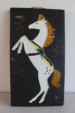 Keramiek Plaquette met Stijgerend Paard, Antiek en Kunst, Verzenden