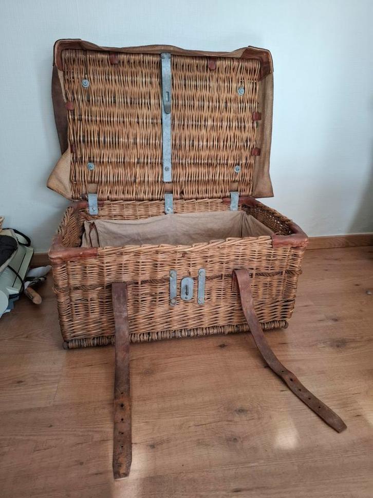 Authentieke rieten en lederen koffers – vintage charme!, Kinderen en Baby's, Kinderkamer | Tafels en Stoelen, Ophalen