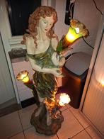 Prachtig beeld met mooie lampenkapjes, Antiek en Kunst, Kunst | Beelden en Houtsnijwerken, Ophalen