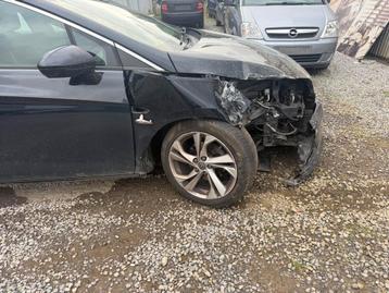 Opel Astra 2018 diesel  accidentée pour export beschikbaar voor biedingen