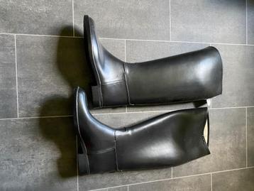 Botten en chaps nieuw beschikbaar voor biedingen