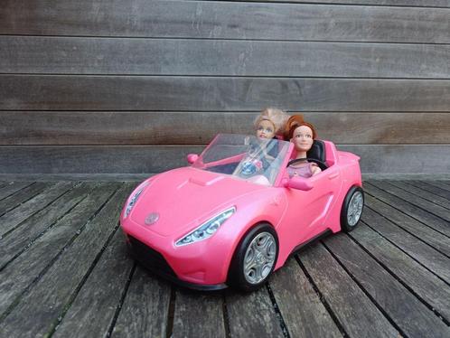 Barbieauto met 2 poppen, Enfants & Bébés, Jouets | Poupées, Utilisé, Barbie, Enlèvement