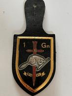 Cintre à poitrine, première variante géniale, Envoi, Armée de terre, Emblème ou Badge