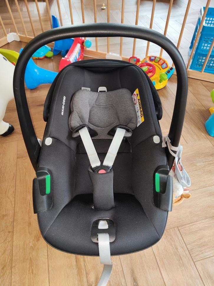 maxi cosi pebble 360 + family fix 360, Kinderen en Baby's, Autostoeltjes, Zo goed als nieuw, Maxi-Cosi, 0 t/m 13 kg, Autogordel of Isofix