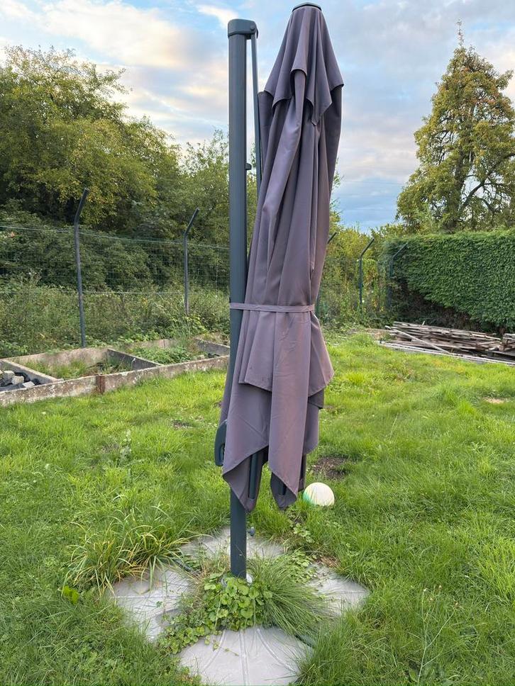 Grote parasol van 3,5 m op standaard met tegels, Tuin en Terras, Parasols, Ophalen
