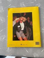 Boek Madonna + CD Life is change, Ophalen, 1980 tot 2000, Gebruikt