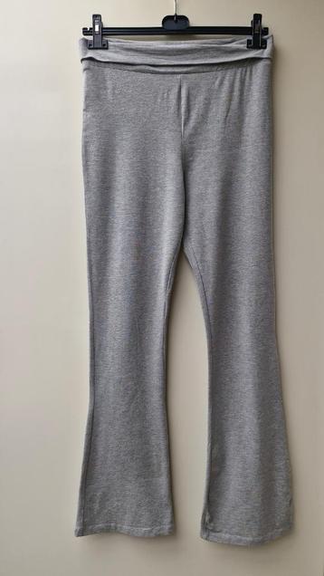 Nieuwe sportbroek, medium beschikbaar voor biedingen
