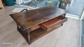 Massieve eiken salontafel met grote schuif  beschikbaar voor biedingen